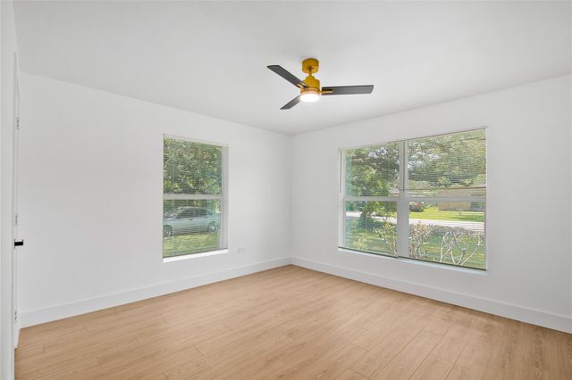 1405 W Crockett Street, La Marque, TX 77568