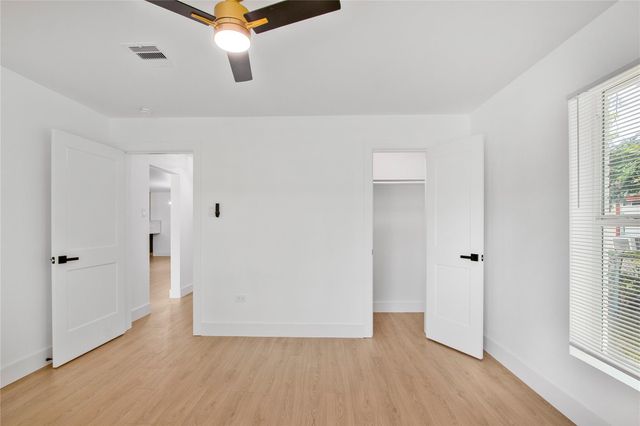 1405 W Crockett Street, La Marque, TX 77568