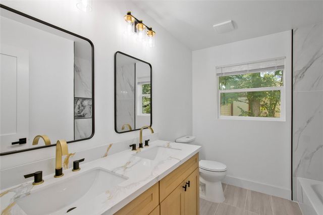 1405 W Crockett Street, La Marque, TX 77568