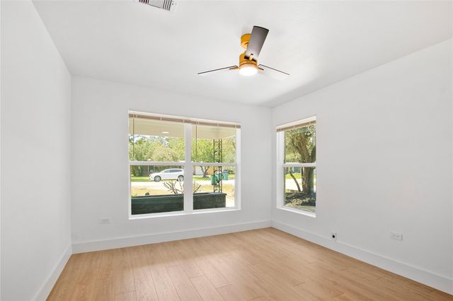 1405 W Crockett Street, La Marque, TX 77568
