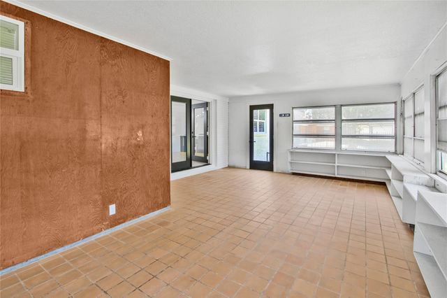 1405 W Crockett Street, La Marque, TX 77568