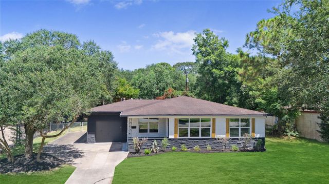 1405 W Crockett Street, La Marque, TX 77568