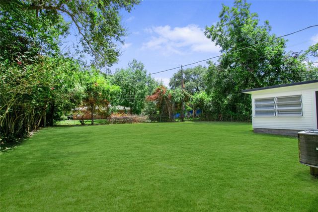 1405 W Crockett Street, La Marque, TX 77568