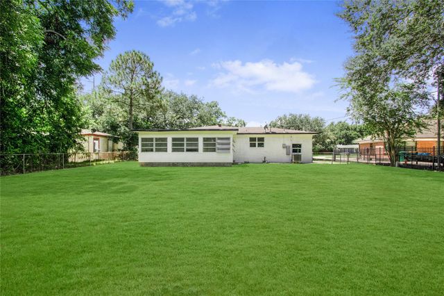 1405 W Crockett Street, La Marque, TX 77568