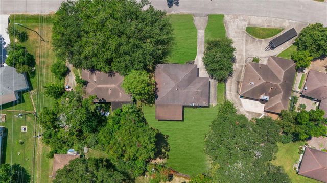 1405 W Crockett Street, La Marque, TX 77568