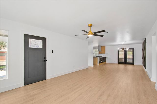 1405 W Crockett Street, La Marque, TX 77568
