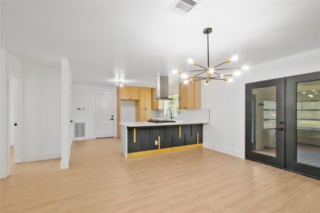 1405 W Crockett Street, La Marque, TX 77568