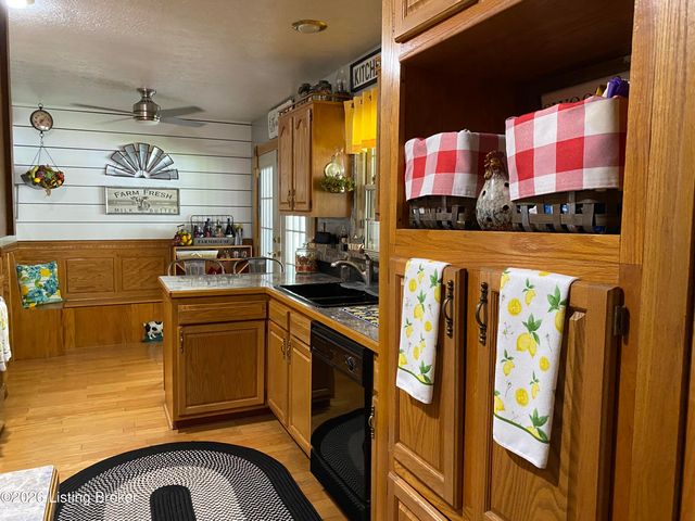 9512 Shoshone Way, Louisville, KY 40258
