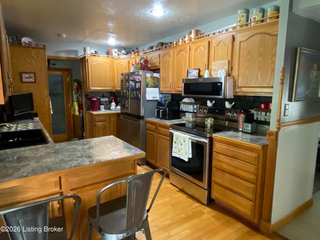 9512 Shoshone Way, Louisville, KY 40258