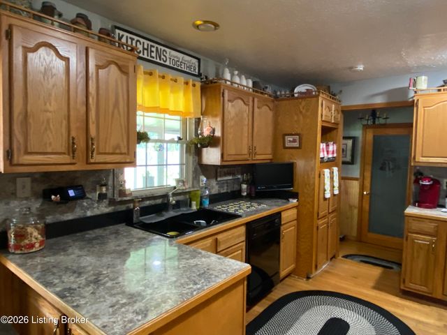 9512 Shoshone Way, Louisville, KY 40258