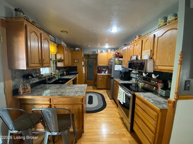 9512 Shoshone Way, Louisville, KY 40258