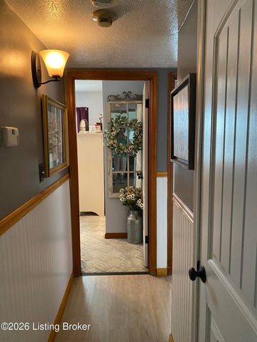 9512 Shoshone Way, Louisville, KY 40258