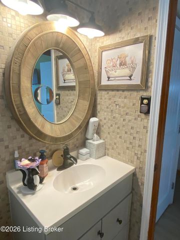 9512 Shoshone Way, Louisville, KY 40258