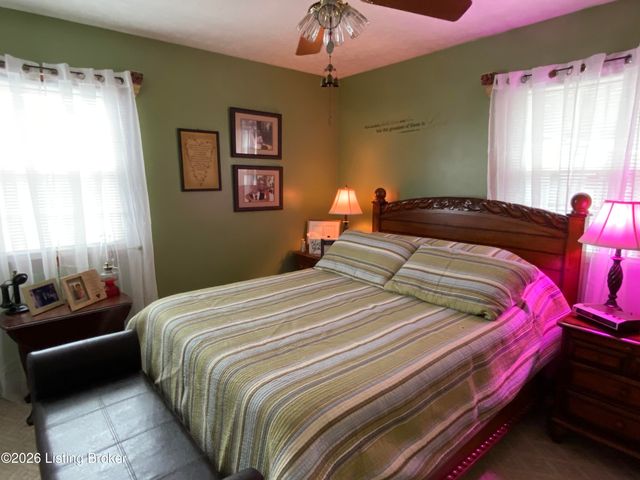 9512 Shoshone Way, Louisville, KY 40258