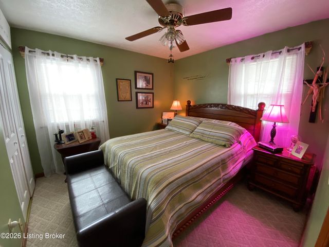 9512 Shoshone Way, Louisville, KY 40258