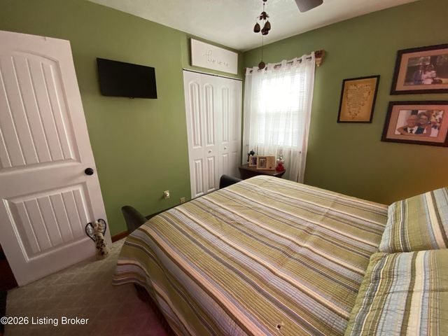 9512 Shoshone Way, Louisville, KY 40258