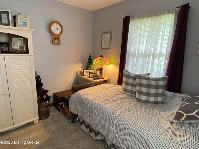 9512 Shoshone Way, Louisville, KY 40258