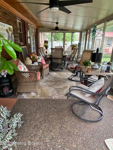 9512 Shoshone Way, Louisville, KY 40258
