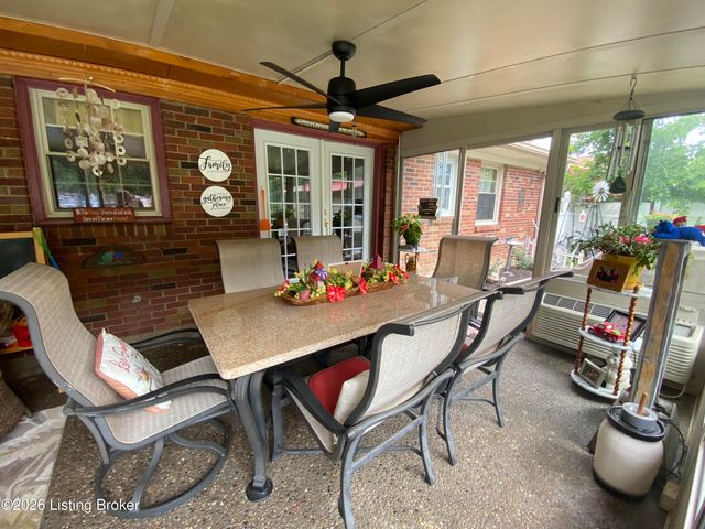 9512 Shoshone Way, Louisville, KY 40258