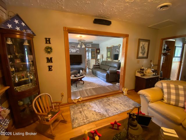 9512 Shoshone Way, Louisville, KY 40258