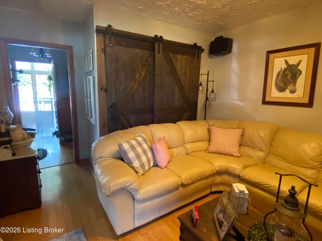 9512 Shoshone Way, Louisville, KY 40258