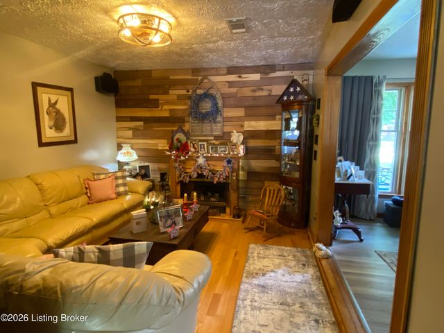 9512 Shoshone Way, Louisville, KY 40258