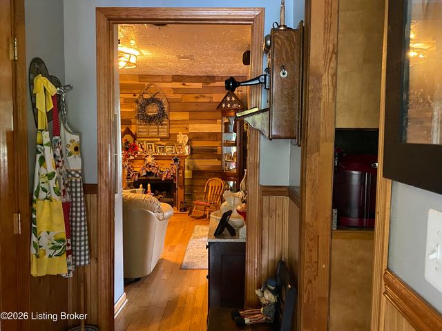 9512 Shoshone Way, Louisville, KY 40258