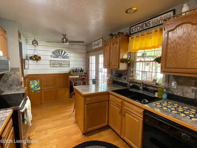9512 Shoshone Way, Louisville, KY 40258