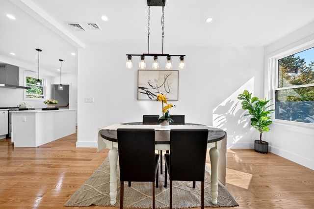 44 Walden St 44, Cambridge, MA 02140