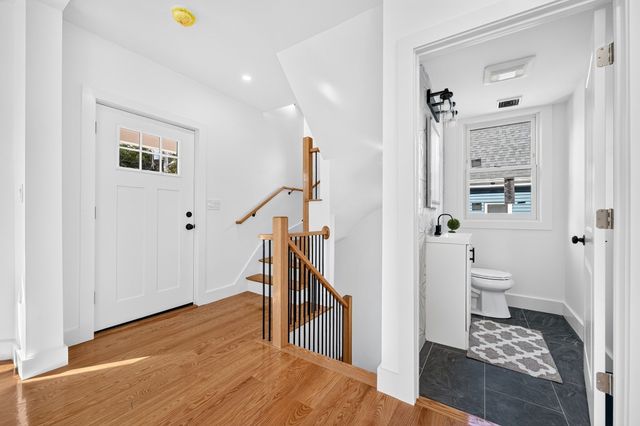 44 Walden St 44, Cambridge, MA 02140