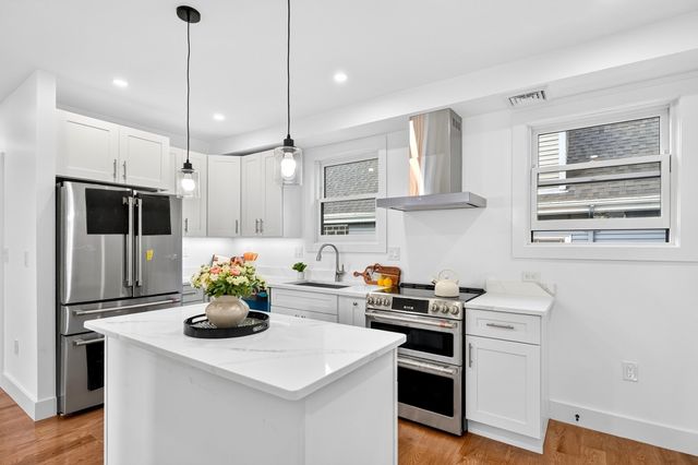 44 Walden St 44, Cambridge, MA 02140