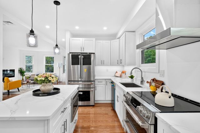 44 Walden St 44, Cambridge, MA 02140