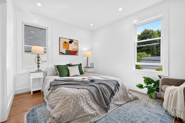 44 Walden St 44, Cambridge, MA 02140