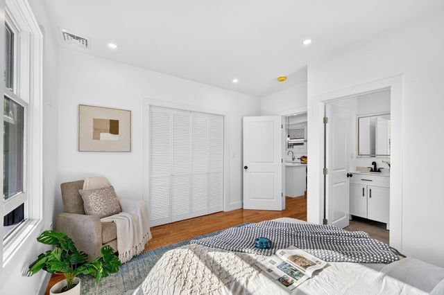 44 Walden St 44, Cambridge, MA 02140