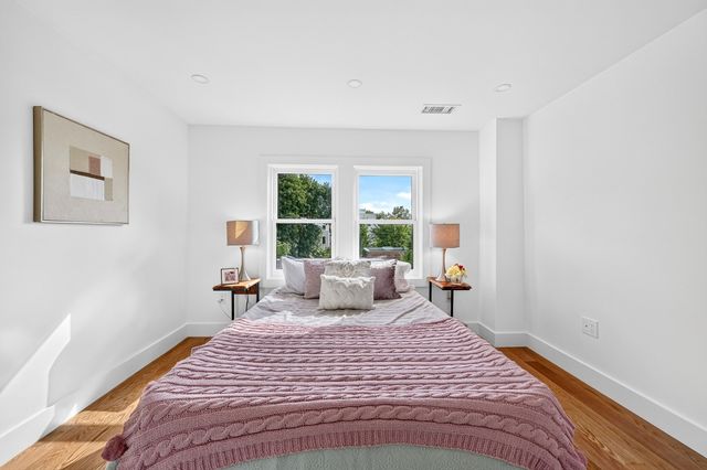 44 Walden St 44, Cambridge, MA 02140