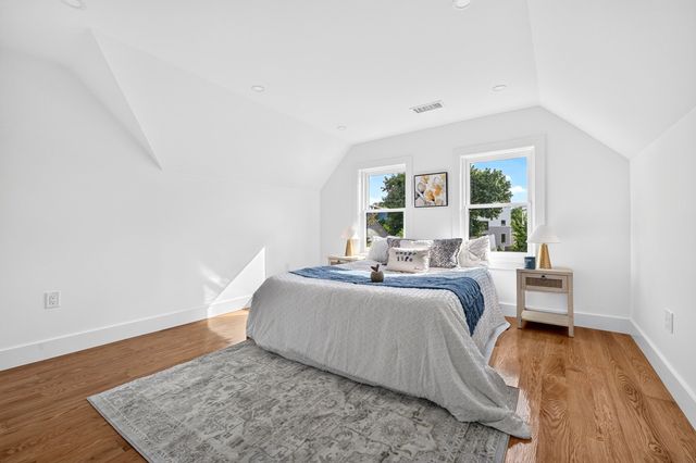 44 Walden St 44, Cambridge, MA 02140