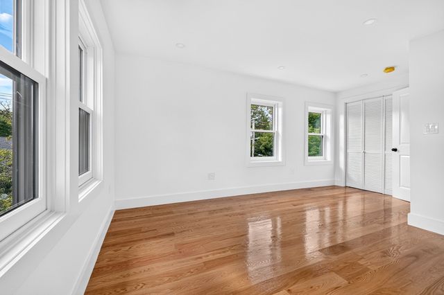 44 Walden St 44, Cambridge, MA 02140