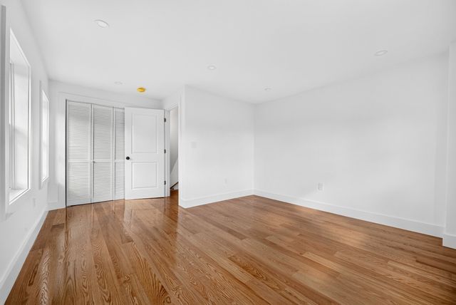 44 Walden St 44, Cambridge, MA 02140