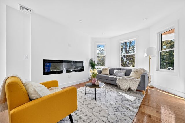 44 Walden St 44, Cambridge, MA 02140
