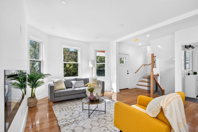 44 Walden St 44, Cambridge, MA 02140
