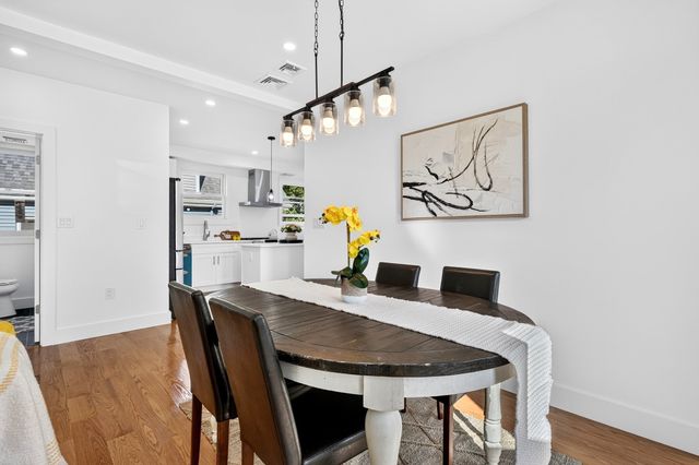 44 Walden St 44, Cambridge, MA 02140