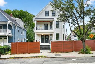 44 Walden St 44, Cambridge, MA 02140