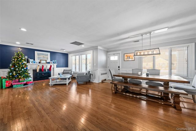 60 Pickwick Lane, North Babylon, NY 11703