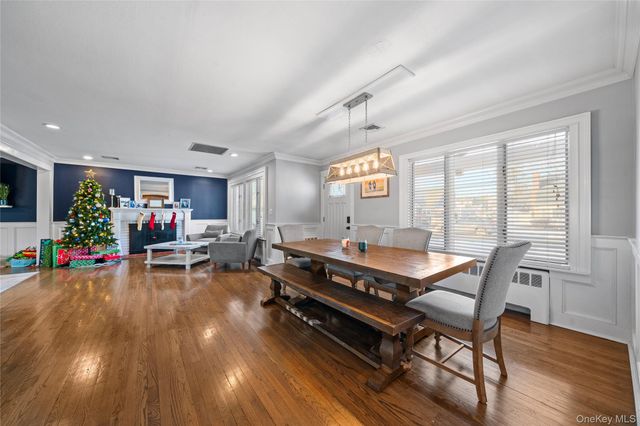 60 Pickwick Lane, North Babylon, NY 11703