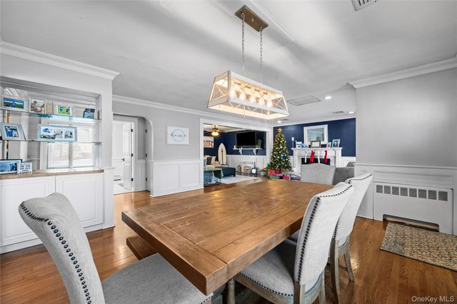 60 Pickwick Lane, North Babylon, NY 11703