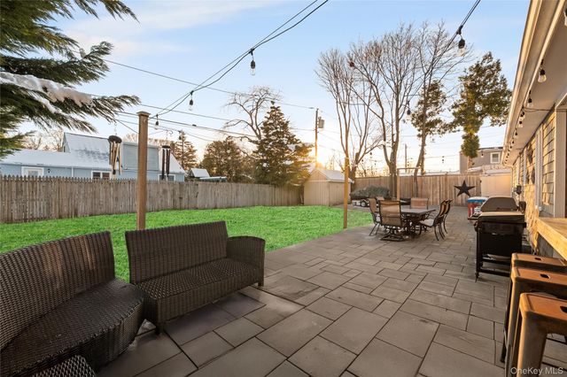 60 Pickwick Lane, North Babylon, NY 11703