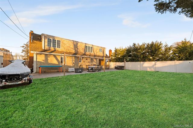 60 Pickwick Lane, North Babylon, NY 11703