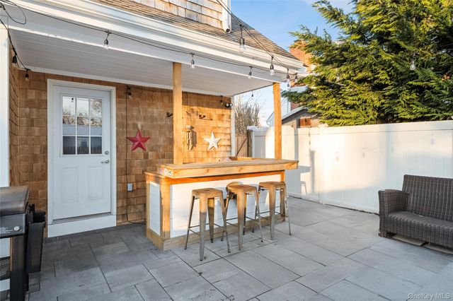 60 Pickwick Lane, North Babylon, NY 11703