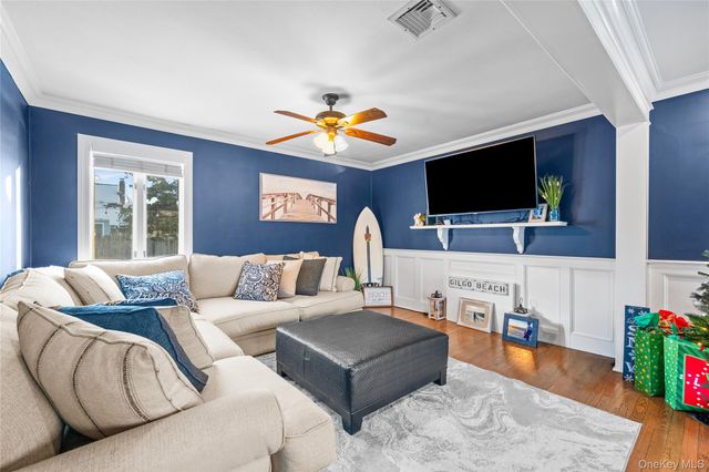 60 Pickwick Lane, North Babylon, NY 11703