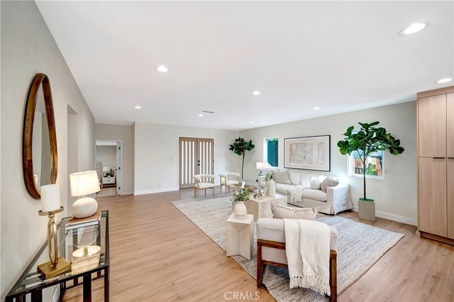 22122 Costanso, Woodland Hills, CA 91364